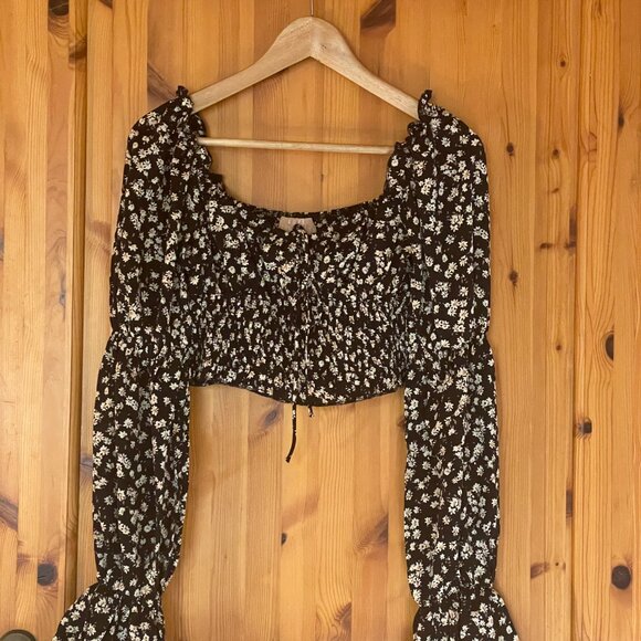 Size 4 Love Triangle (ASOS) long sleeve tie front ditsy floral crop top - Picture 2 of 5